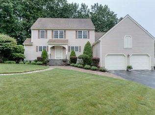 5 Chestnut Hill Ln, Worcester, MA 01609