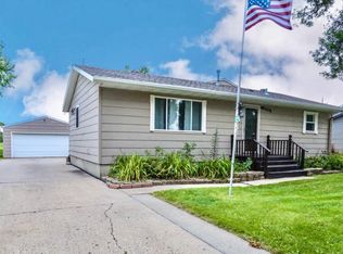 1408 Northview Ln, Aberdeen, SD 57401