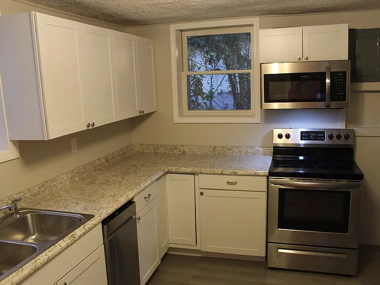 301B Park Ave — Photo 11