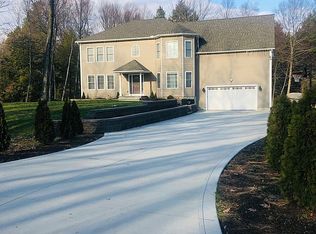 18 Reservoir Rd, Southwick, MA 01077