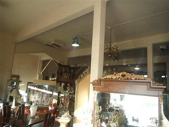 3rd image of 916 N Western Ave