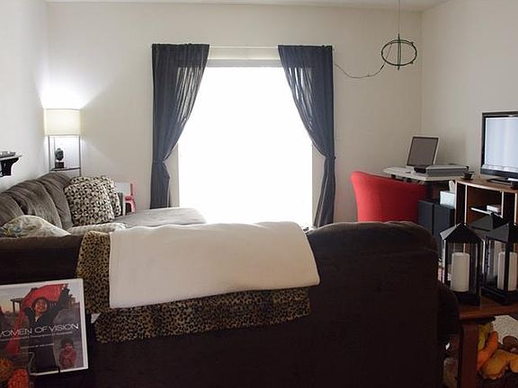 3rd image of 10110 Lenox St