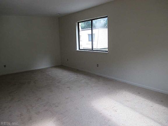 5th image of 1675 Monterry Pl
