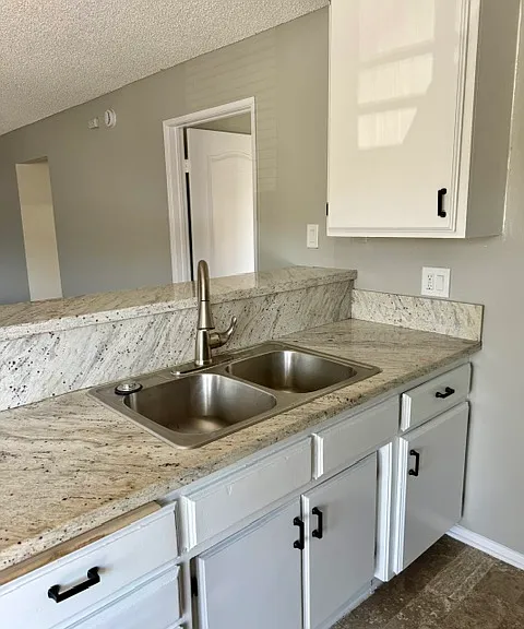 5000 Echo Street — Photo 3