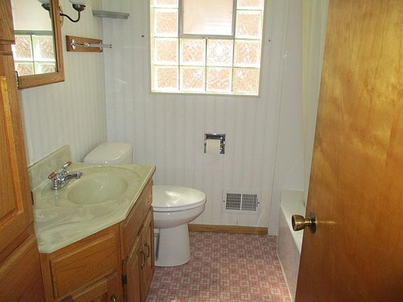 5th image of 2303 N 72nd Ct