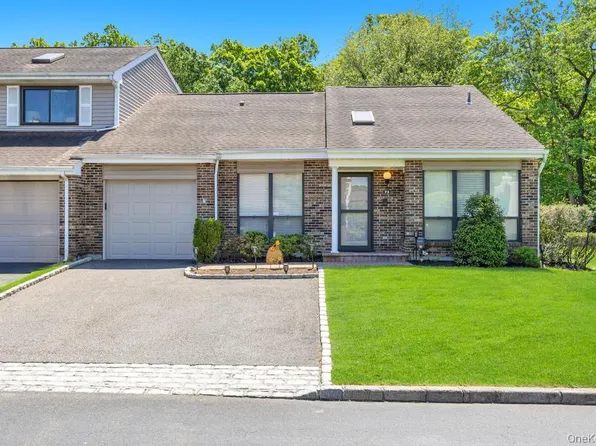 73 S Pond Lane, Smithtown, NY 11787