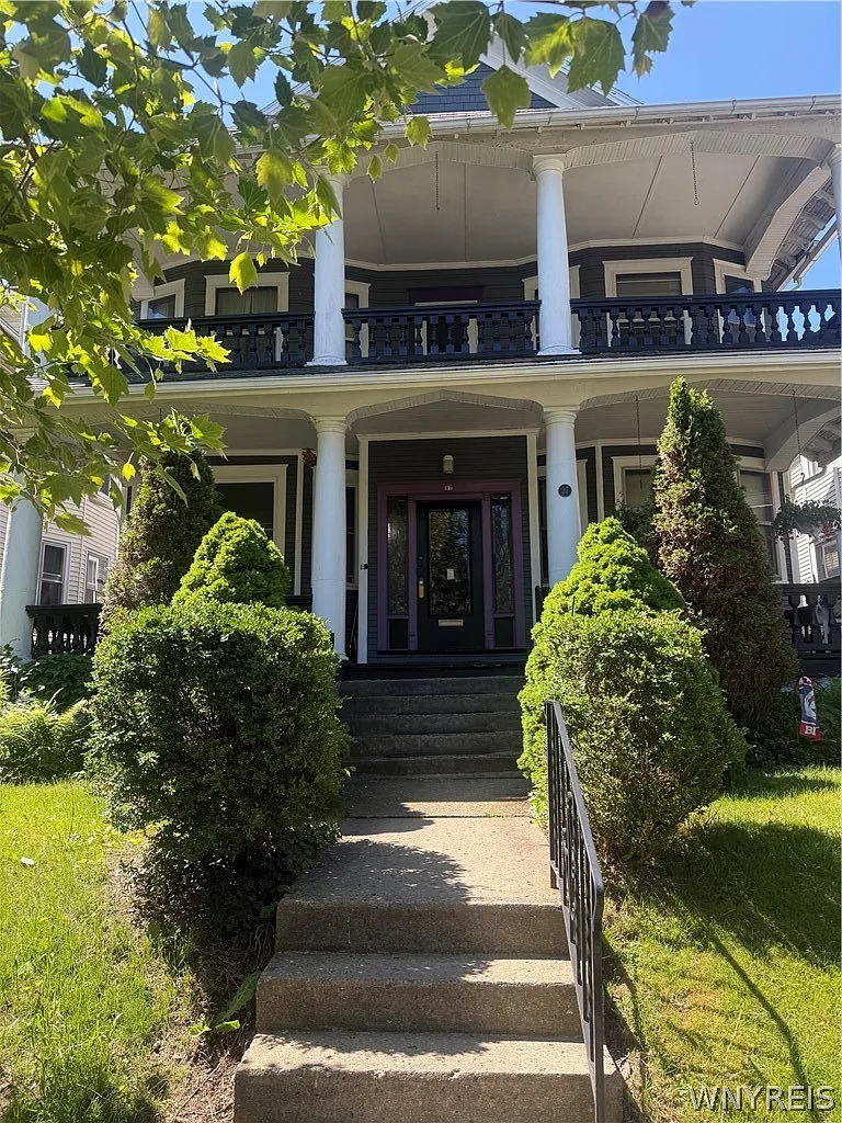 4 bed, 1.5 bath, 2000 sqft, $1,950 — Photo 1
