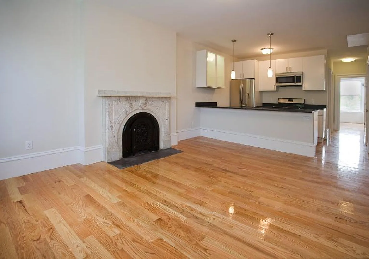 No Brokers Fee. Central Heat/AC, In-Unit Washer and Dryer, Parking for Rent, High-End Kitchen App... — Photo 4