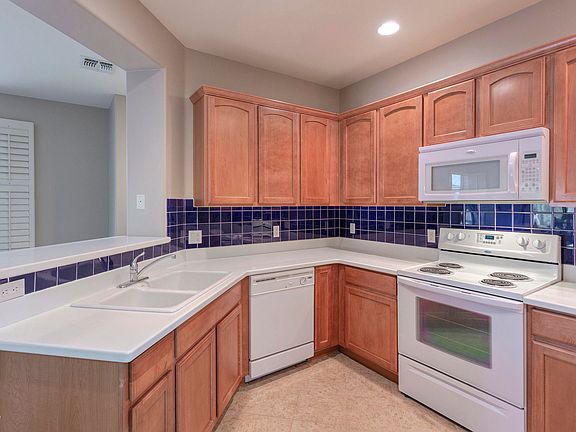 4th image of 448 W Chardin Dr