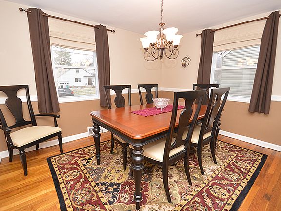 5th image of 17 Mayfair Dr