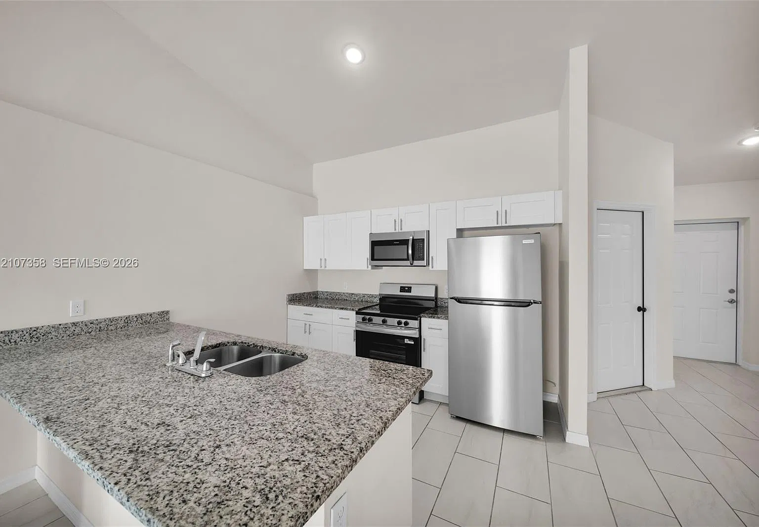 3 bed, 2.0 bath, $1,750 — Photo 4
