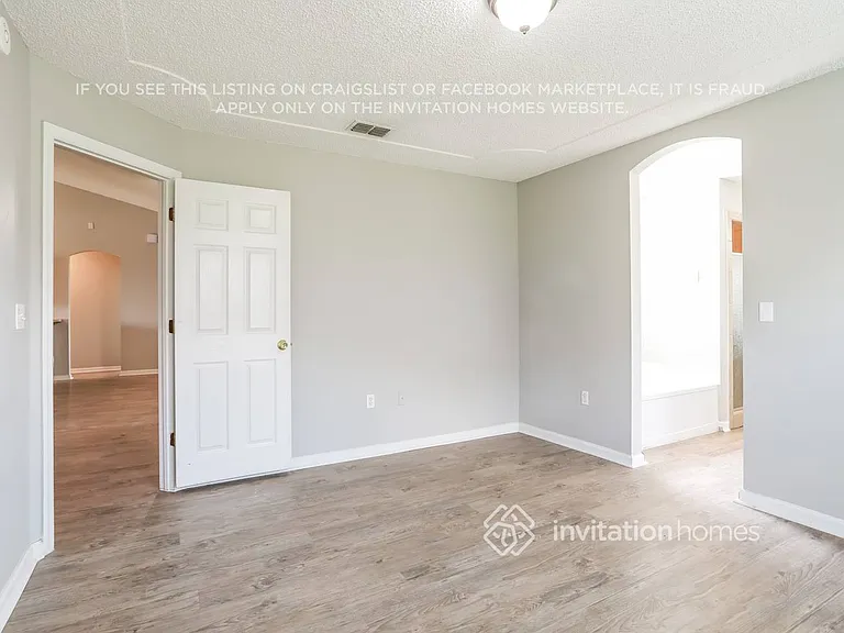 9785 Oxford Station Dr — Photo 12