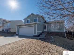 6520 N 111th St, Omaha, NE 68164