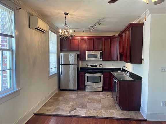 4th image of 1783 Coliseum St #R