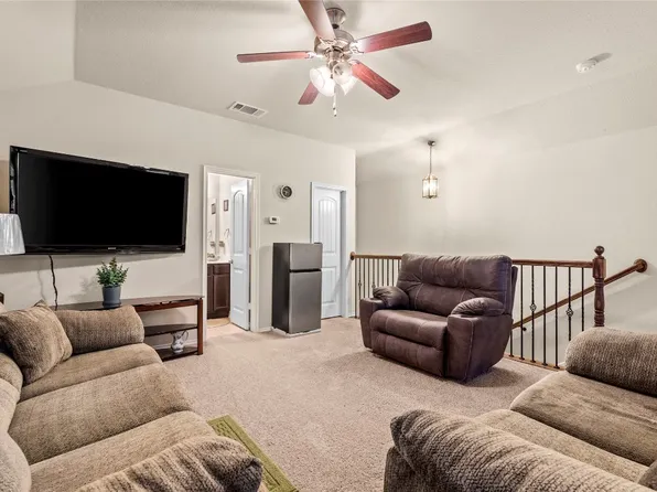8713 Whirlwind Trl, Aubrey, TX 76227
