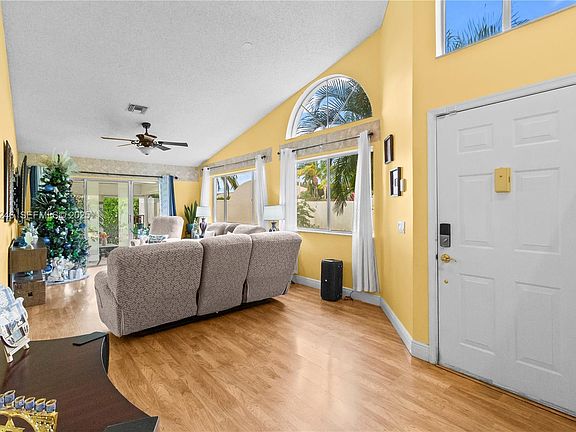 4th image of 7474 Pinewalk Dr