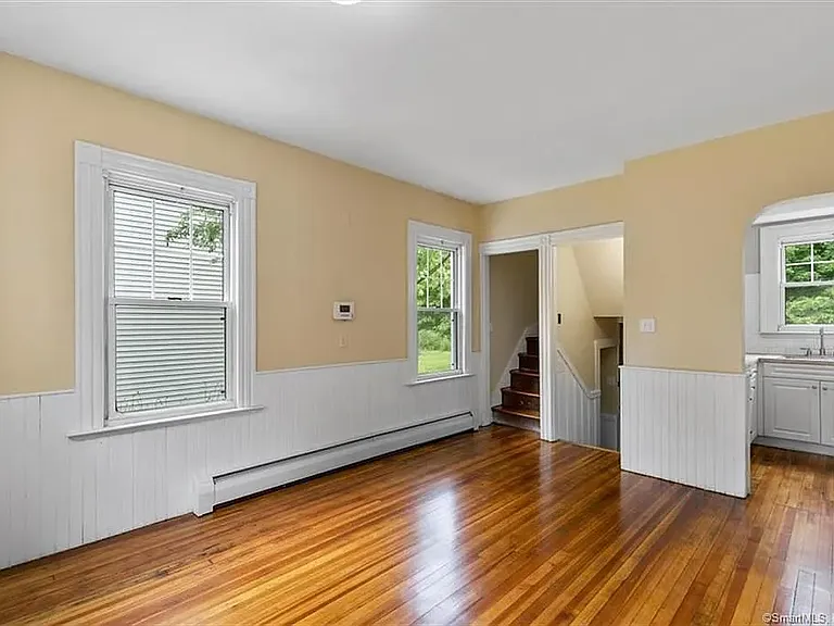 40 Wintergreen Ave — Photo 8