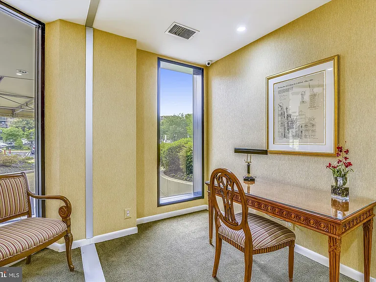 8370 Greensboro Dr #422 — Photo 35