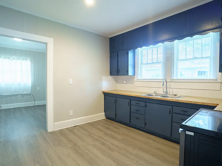 808 11th Ave — Photo 12