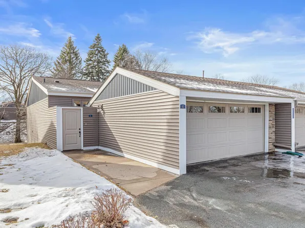 570 Woodhill Dr APT 61, Roseville, MN 55113