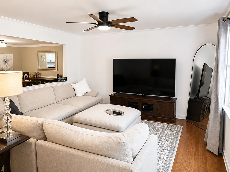 1012 James Madison Cir — Photo 19