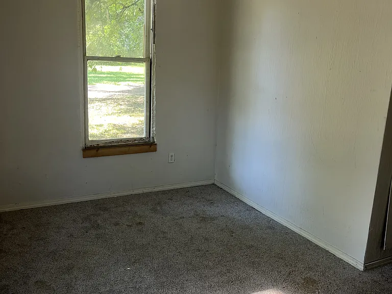 319 N G St — Photo 20
