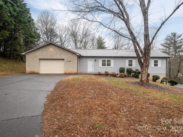 7704 Woodland Hills Rd, Hickory, NC 28602