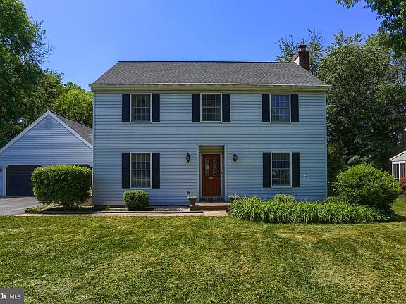 2nd image of 9 Oxford Ct