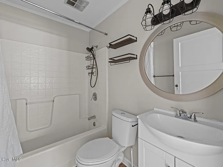 2402 Oaks Rd — Photo 16