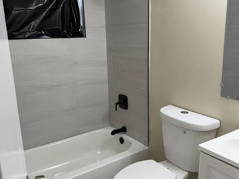 1004 NW 2nd St #2 — Photo 6