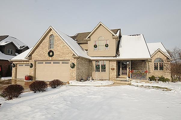 1st image of 2440 Camelot Dr