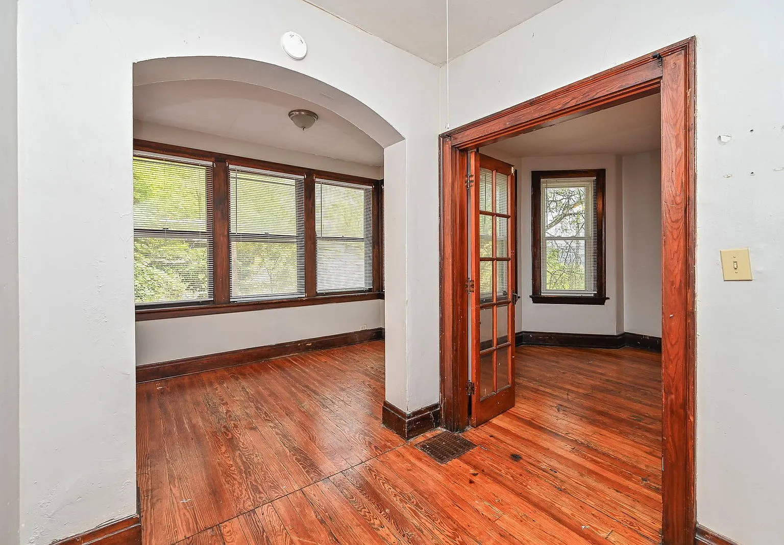 5 bed, 2.0 bath, 2945 sqft, $3,295 — Photo 3