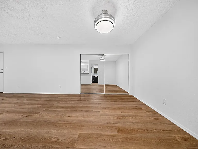 5708 Tujunga Ave — Photo 28