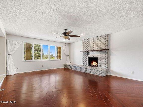 3rd image of 909 Country Park Dr