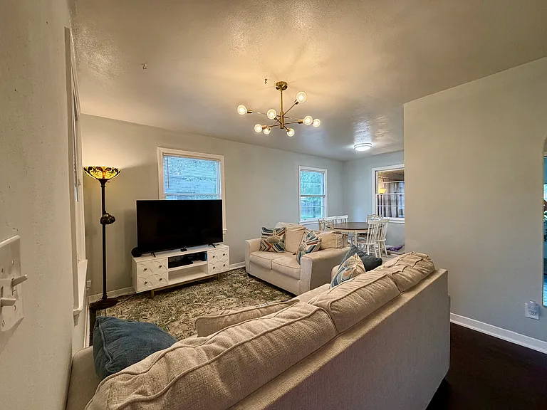 4603 Cambridge Rd — Photo 3