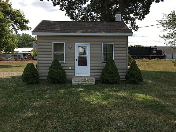 4th image of 108 E Peck Ave