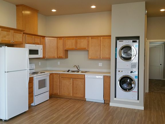 2nd image of 502 SW Evergreen Ave APT 106