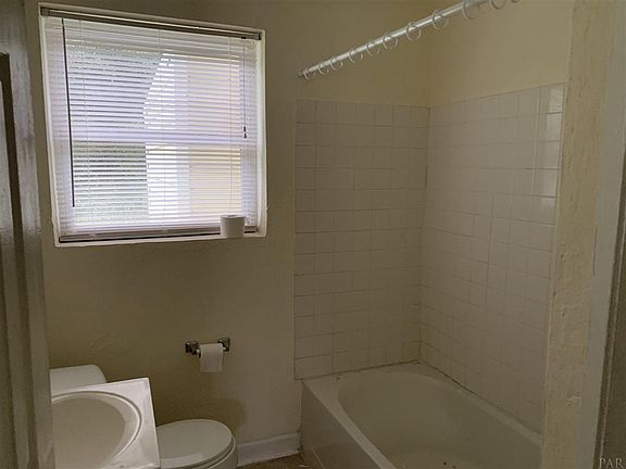 4th image of 3 Ellis Dr #A