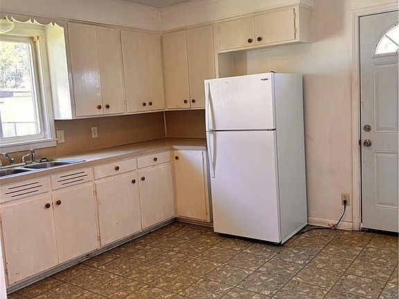4th image of 3203 Hodges St