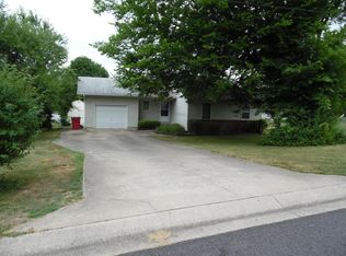 103 Amber St, Cassville, MO 65625