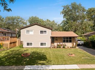 1363 Leslie Ln, Glendale Heights, IL 60139