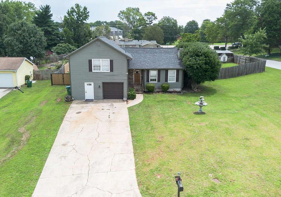 1st image of 3802 Saddle Ridge Dr