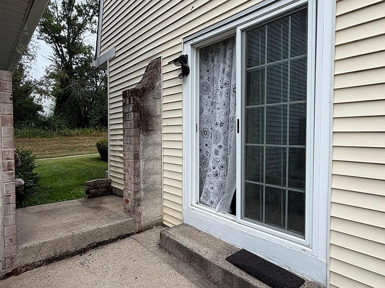 422 Village Ln — Photo 21