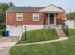3674 Park Lawn Dr, Saint Louis, MO 63125