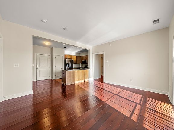 5th image of 2404 Windsor Park Ct