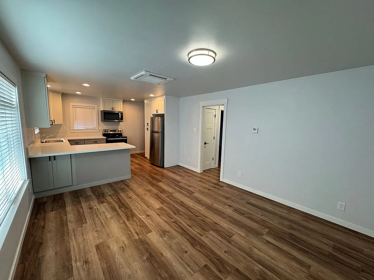 Building Photo - 162 Kenmass Ave #1