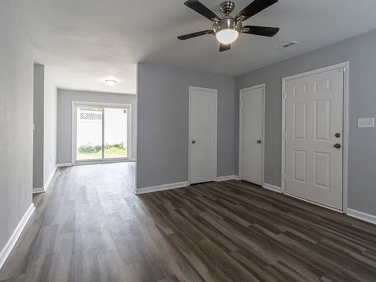 411 Sea Pointe Ct #101 — Photo 8