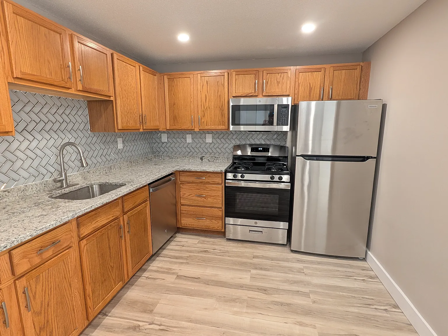3 bed, 1166 sqft, $2,700 — Photo 3