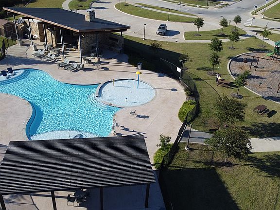 3rd image of 604 Shade Tree Way