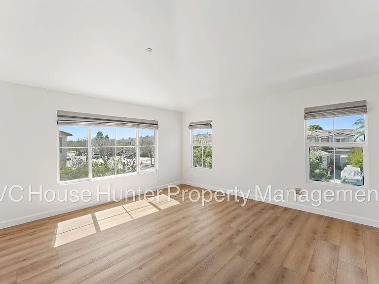 708 Entrada Dr — Photo 31
